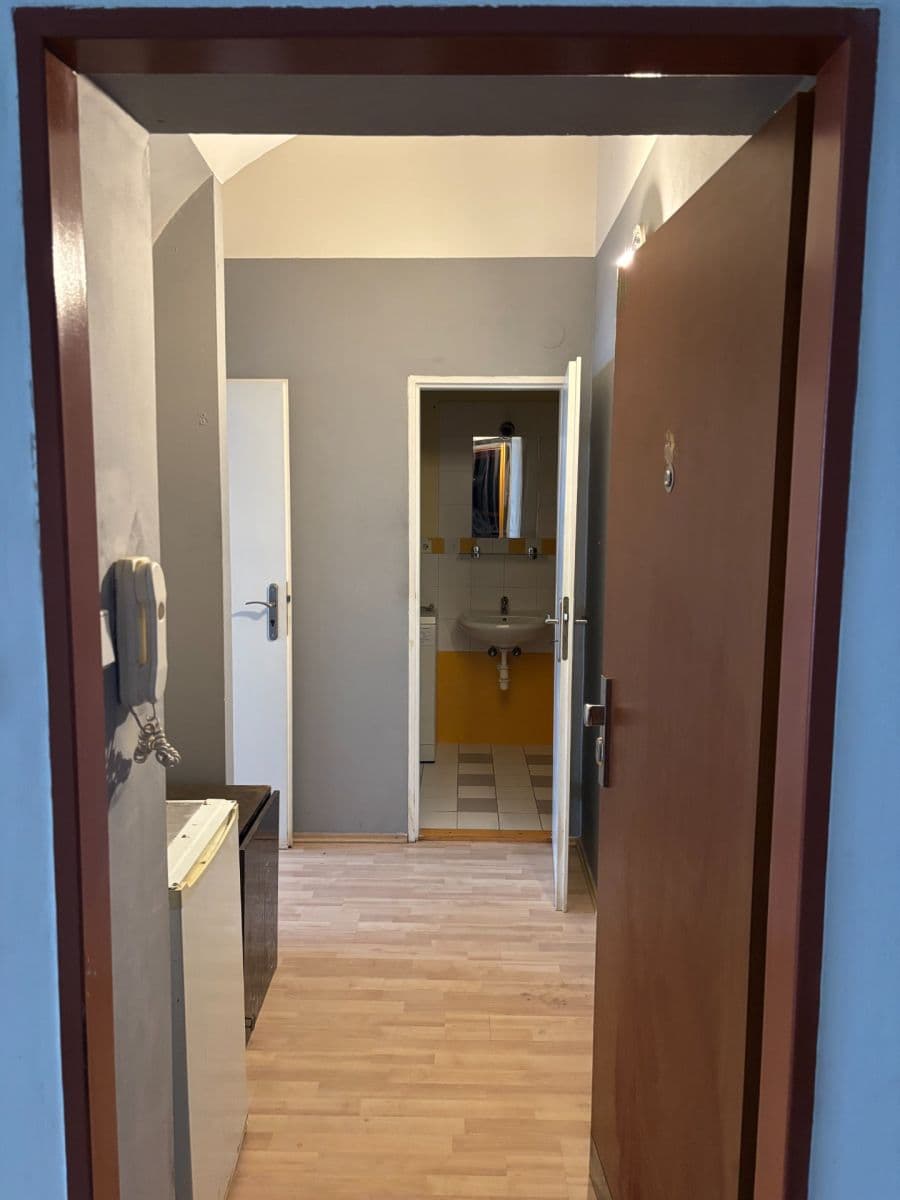 Prenájom bytu 1-izbový 32 m², Bieblova, Praha, Praha Prenájom bytu 1-izbový 32 m², Bieblova, Praha, Praha