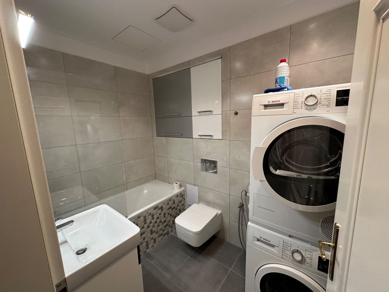 Prenájom bytu 2-izbový 40 m², U Studánky, Praha, Praha Prenájom bytu 2-izbový 40 m², U Studánky, Praha, Praha