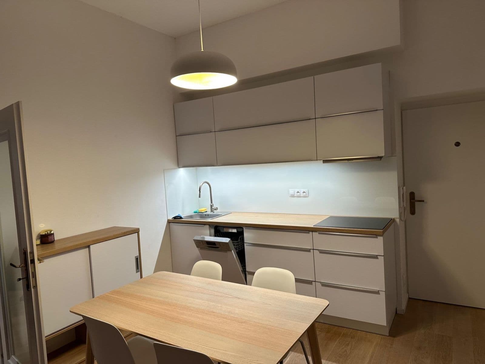 Prenájom bytu 2-izbový 40 m², U Studánky, Praha, Praha Prenájom bytu 2-izbový 40 m², U Studánky, Praha, Praha