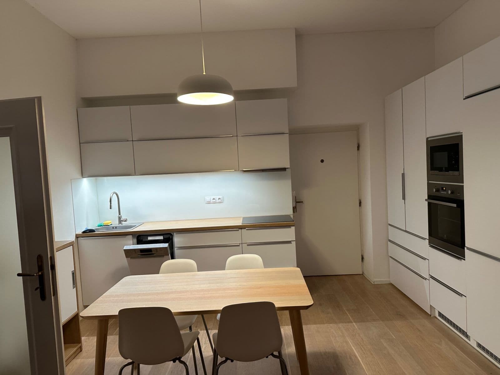 Prenájom bytu 2-izbový 40 m², U Studánky, Praha, Praha Prenájom bytu 2-izbový 40 m², U Studánky, Praha, Praha