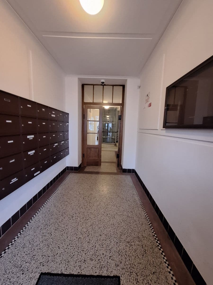 Prenájom bytu 2-izbový 45 m², Šrobárova, Praha, Praha Prenájom bytu 2-izbový 45 m², Šrobárova, Praha, Praha