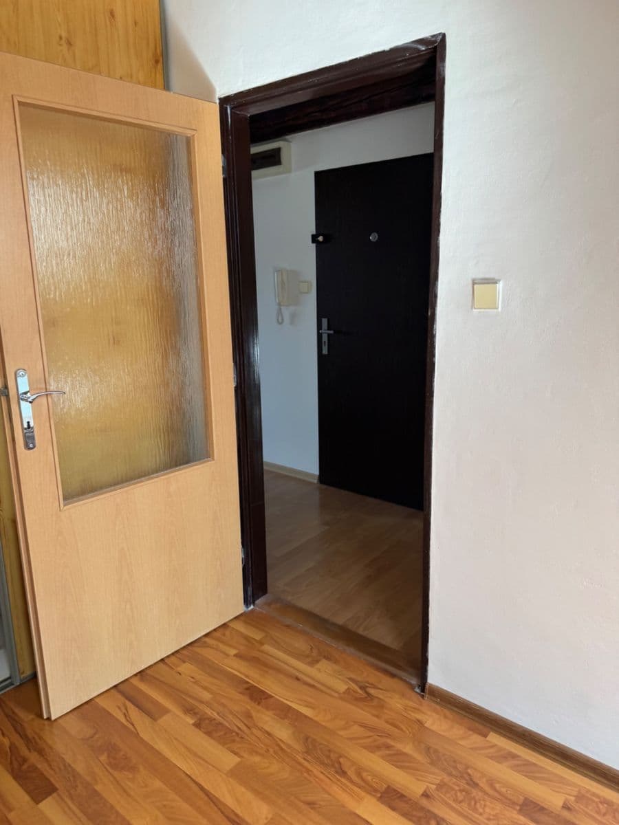 Prenájom bytu 2-izbový 78 m², Komárovská, Brno, Jihomoravský kraj Prenájom bytu 2-izbový 78 m², Komárovská, Brno, Jihomoravský kraj