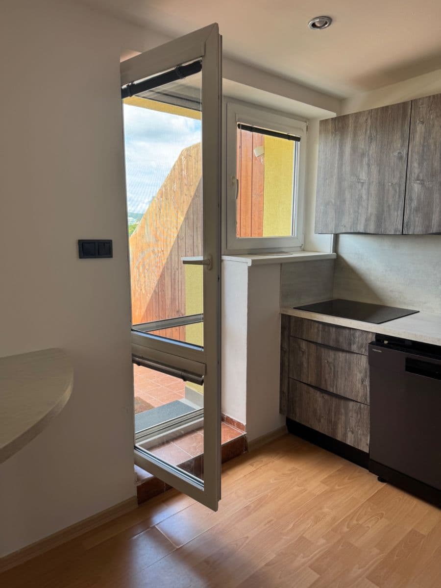 Prenájom bytu 2-izbový 78 m², Komárovská, Brno, Jihomoravský kraj Prenájom bytu 2-izbový 78 m², Komárovská, Brno, Jihomoravský kraj