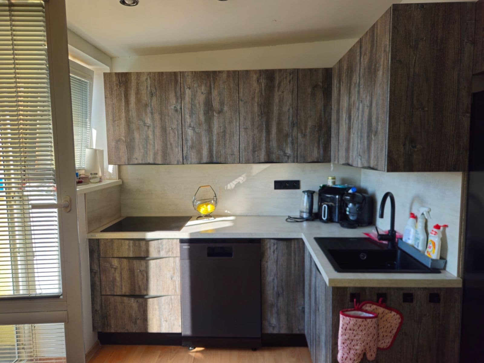 Prenájom bytu 2-izbový 78 m², Komárovská, Brno, Jihomoravský kraj Prenájom bytu 2-izbový 78 m², Komárovská, Brno, Jihomoravský kraj