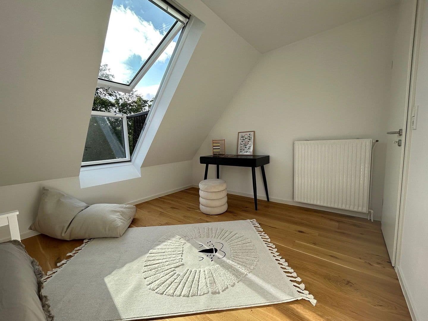 Prenájom domu 250 m², pozemek 1.851 m², Dahlienstraße, Upgant-Schott, Dolné Sasko Prenájom domu 250 m², pozemek 1.851 m², Dahlienstraße, Upgant-Schott, Dolné Sasko