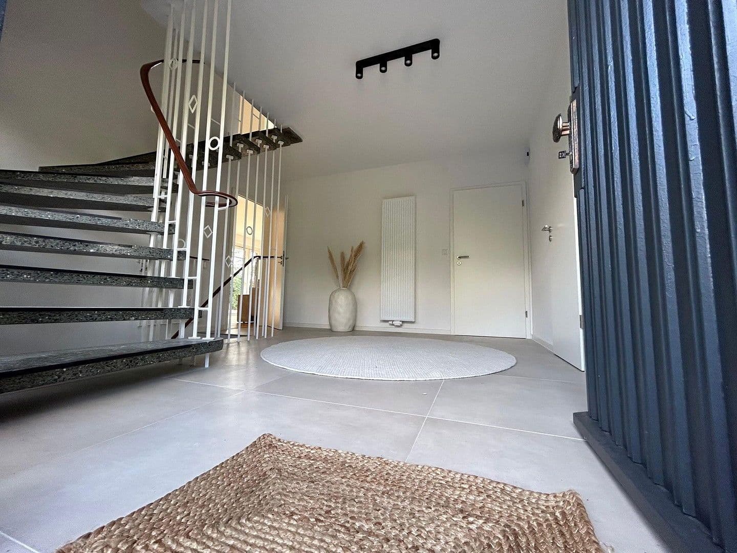 Prenájom domu 250 m², pozemek 1.851 m², Dahlienstraße, Upgant-Schott, Dolné Sasko Prenájom domu 250 m², pozemek 1.851 m², Dahlienstraße, Upgant-Schott, Dolné Sasko