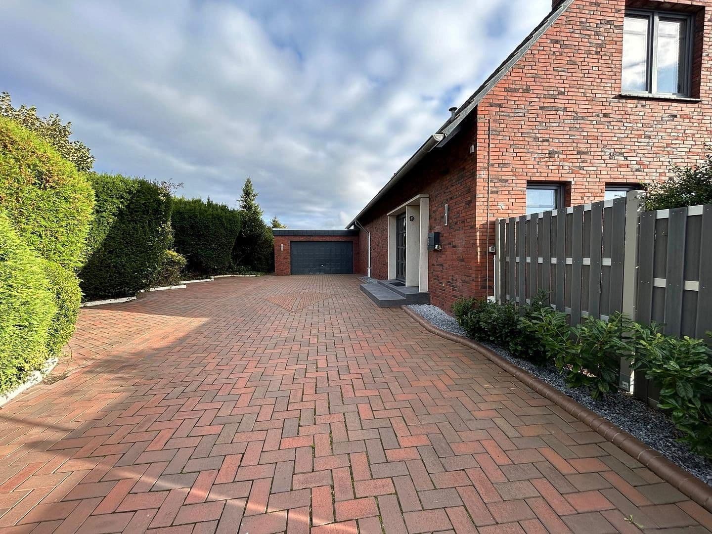 Predaj domu 250 m², pozemek 980 m², Dahlienstraße 9, Upgant-Schott, Dolné Sasko Predaj domu 250 m², pozemek 980 m², Dahlienstraße 9, Upgant-Schott, Dolné Sasko