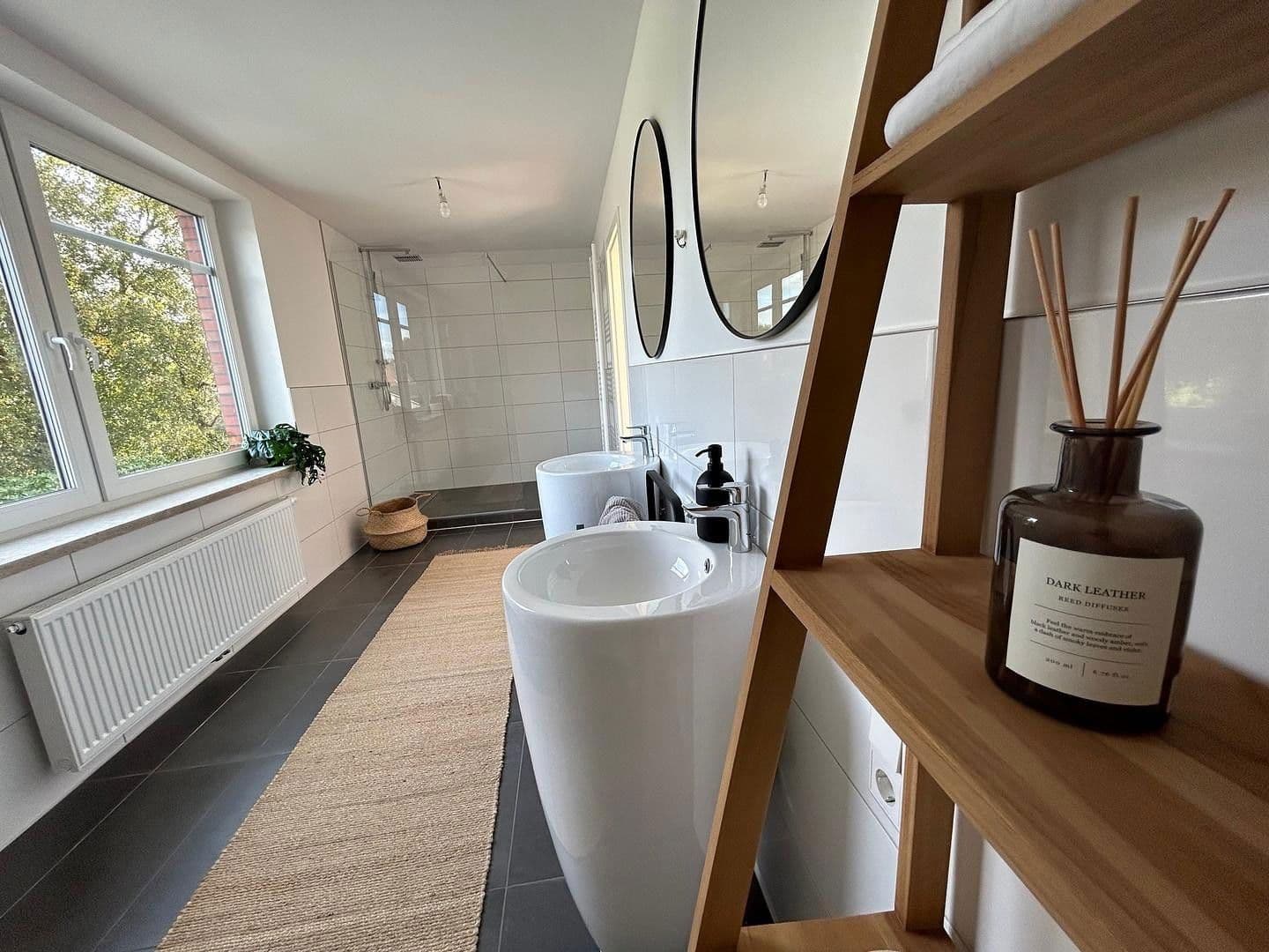 Predaj domu 250 m², pozemek 980 m², Dahlienstraße 9, Upgant-Schott, Dolné Sasko Predaj domu 250 m², pozemek 980 m², Dahlienstraße 9, Upgant-Schott, Dolné Sasko