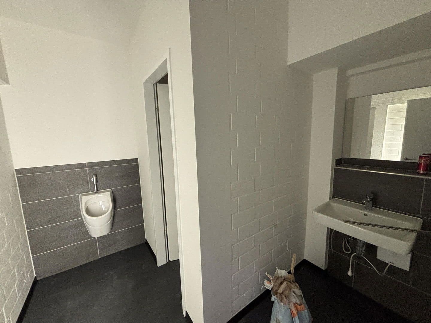 Prenájom nebytového priestoru 520 m², Moselstr. 14, Neuss, Severné Porýnie - Westfálsko Prenájom nebytového priestoru 520 m², Moselstr. 14, Neuss, Severné Porýnie - Westfálsko