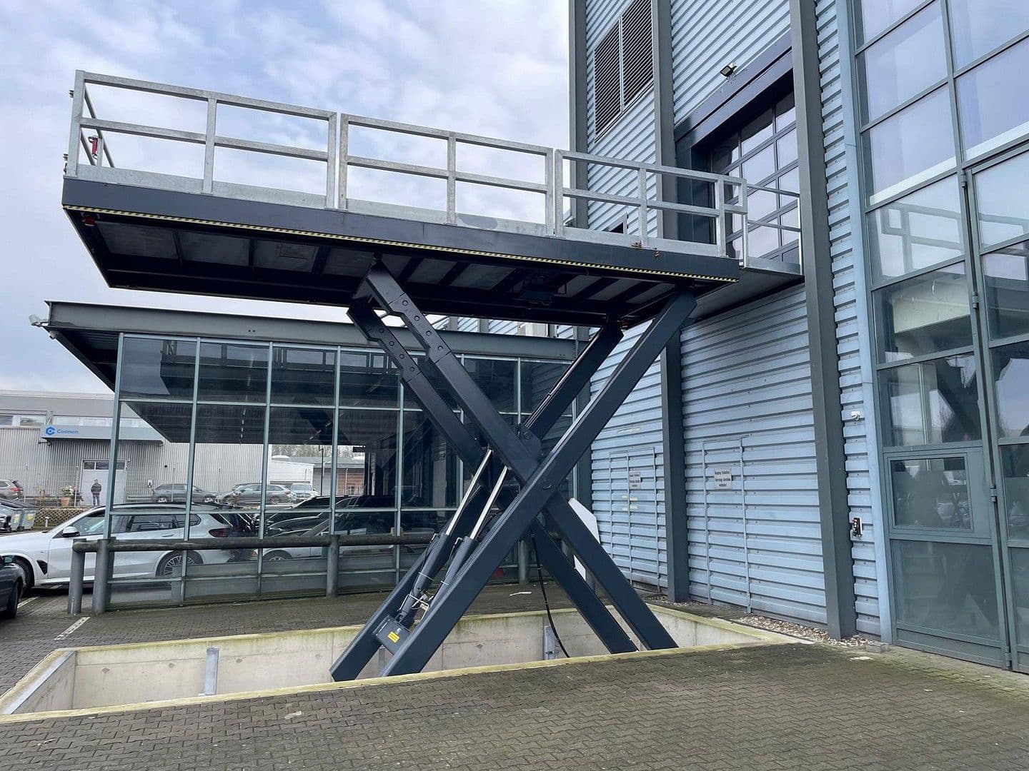 Prenájom nebytového priestoru 520 m², Moselstr. 14, Neuss, Severné Porýnie - Westfálsko Prenájom nebytového priestoru 520 m², Moselstr. 14, Neuss, Severné Porýnie - Westfálsko