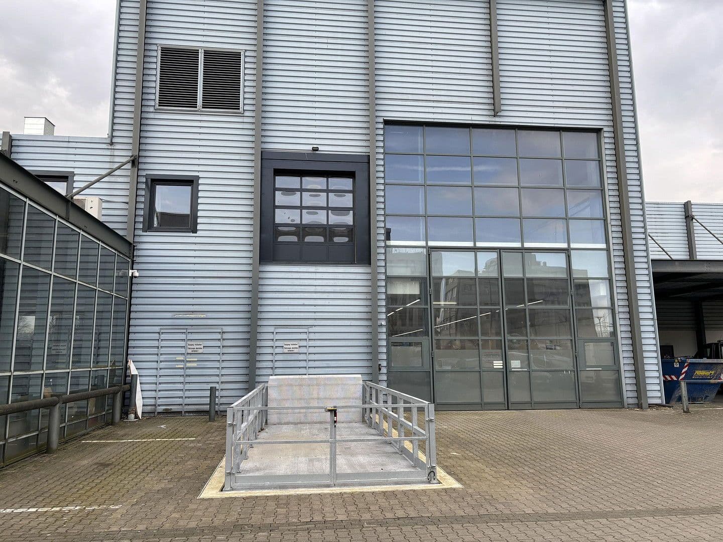 Prenájom nebytového priestoru 520 m², Moselstr. 14, Neuss, Severné Porýnie - Westfálsko Prenájom nebytového priestoru 520 m², Moselstr. 14, Neuss, Severné Porýnie - Westfálsko