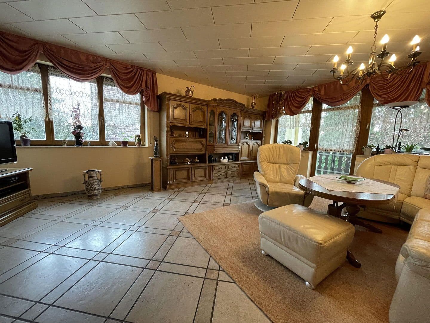 Predaj domu 393 m², pozemek 1.524 m², Belmsdorfer Straße 26 b, Bischofswerda, Sasko Predaj domu 393 m², pozemek 1.524 m², Belmsdorfer Straße 26 b, Bischofswerda, Sasko