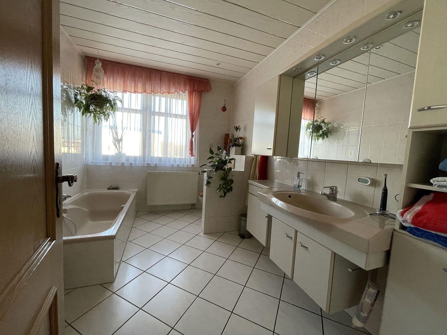 Predaj domu 393 m², pozemek 1.524 m², Belmsdorfer Straße 26 b, Bischofswerda, Sasko Predaj domu 393 m², pozemek 1.524 m², Belmsdorfer Straße 26 b, Bischofswerda, Sasko