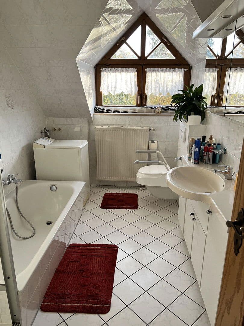 Predaj domu 393 m², pozemek 1.524 m², Belmsdorfer Straße 26 b, Bischofswerda, Sasko Predaj domu 393 m², pozemek 1.524 m², Belmsdorfer Straße 26 b, Bischofswerda, Sasko