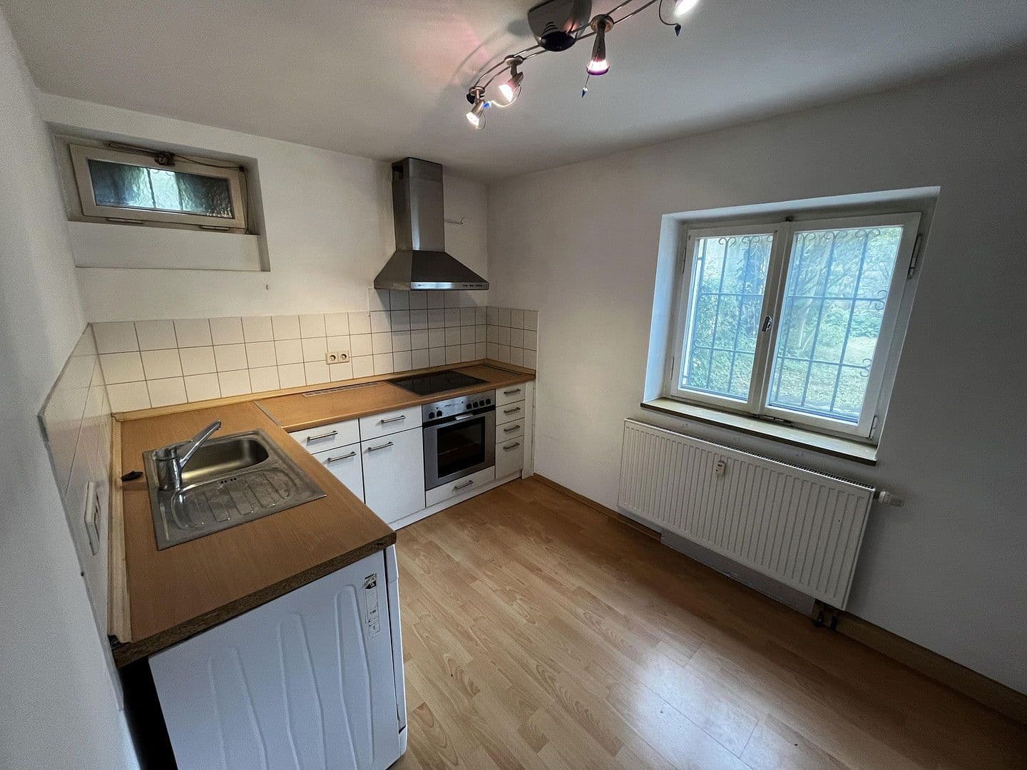 Prenájom bytu 1-izbový 50 m², Leisberg 38, Heidelberg, Bádensko-Wurttembersko Prenájom bytu 1-izbový 50 m², Leisberg 38, Heidelberg, Bádensko-Wurttembersko