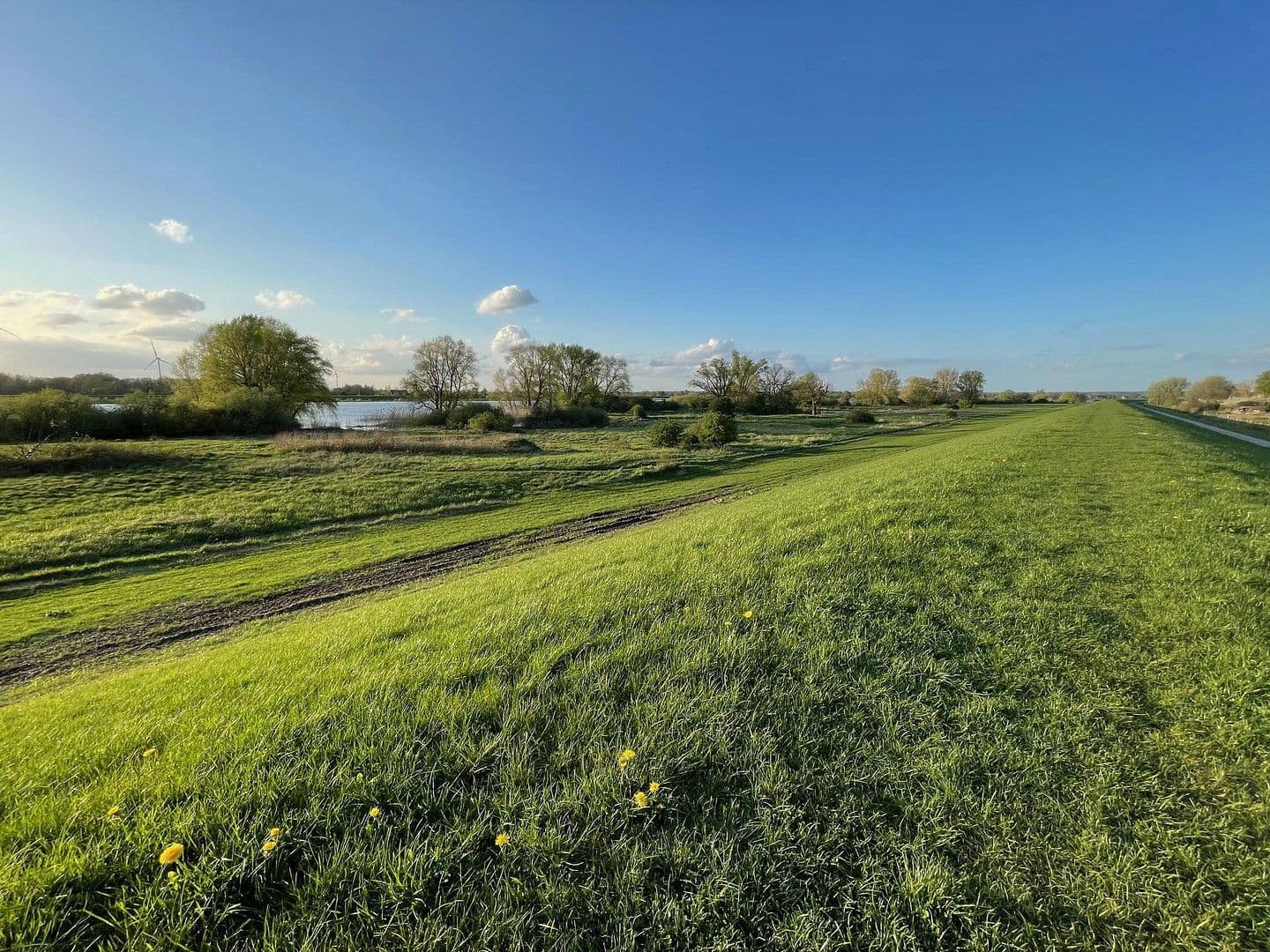 Prenájom bytu 3-izbový 79 m², Drage, Dolné Sasko Prenájom bytu 3-izbový 79 m², Drage, Dolné Sasko