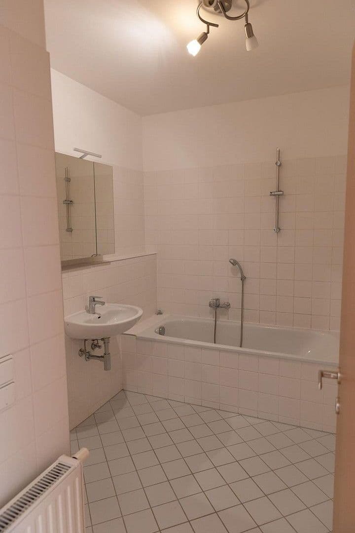 Prenájom bytu 3-izbový 80 m², Wiener Straße 14, Kirchschlag, Dolné Rakúsko Prenájom bytu 3-izbový 80 m², Wiener Straße 14, Kirchschlag, Dolné Rakúsko