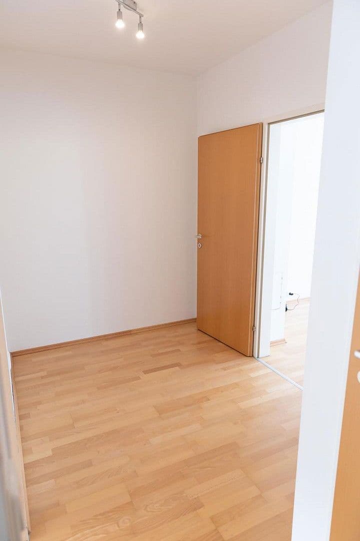 Prenájom bytu 3-izbový 80 m², Wiener Straße 14, Kirchschlag, Dolné Rakúsko Prenájom bytu 3-izbový 80 m², Wiener Straße 14, Kirchschlag, Dolné Rakúsko
