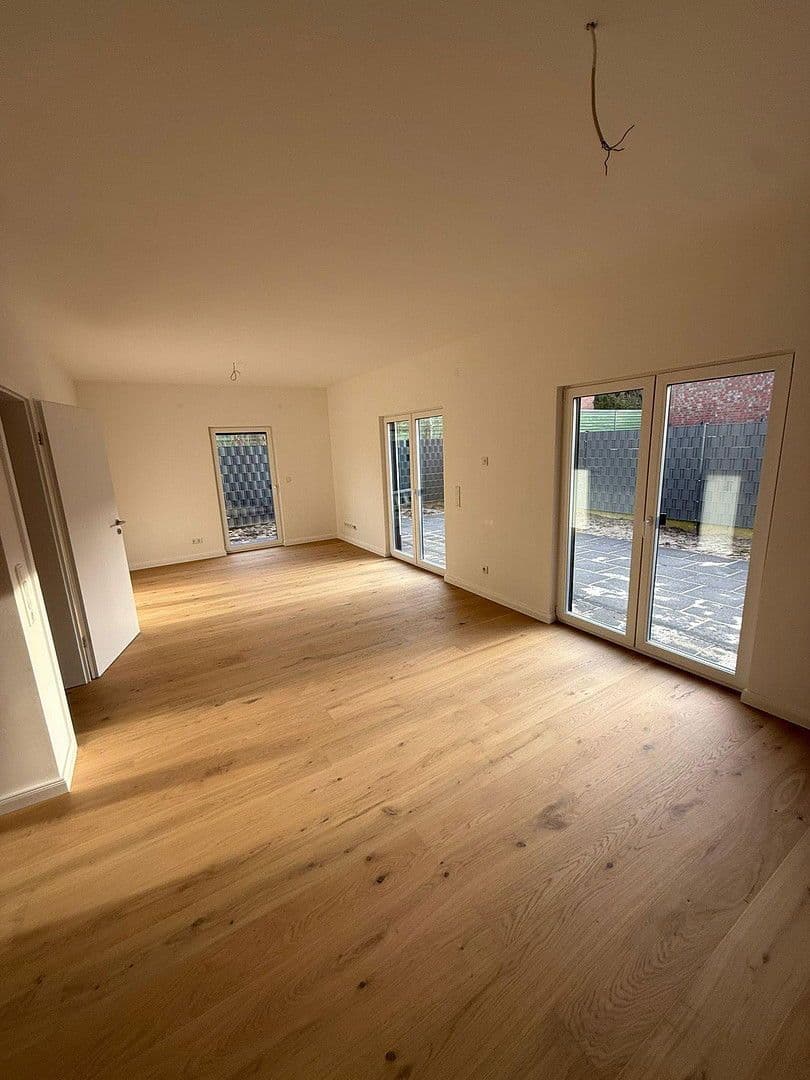 Prenájom domu 128 m², pozemek 275 m², Kattenturmer Heerstr. 138c, Bremen, Brémy Prenájom domu 128 m², pozemek 275 m², Kattenturmer Heerstr. 138c, Bremen, Brémy