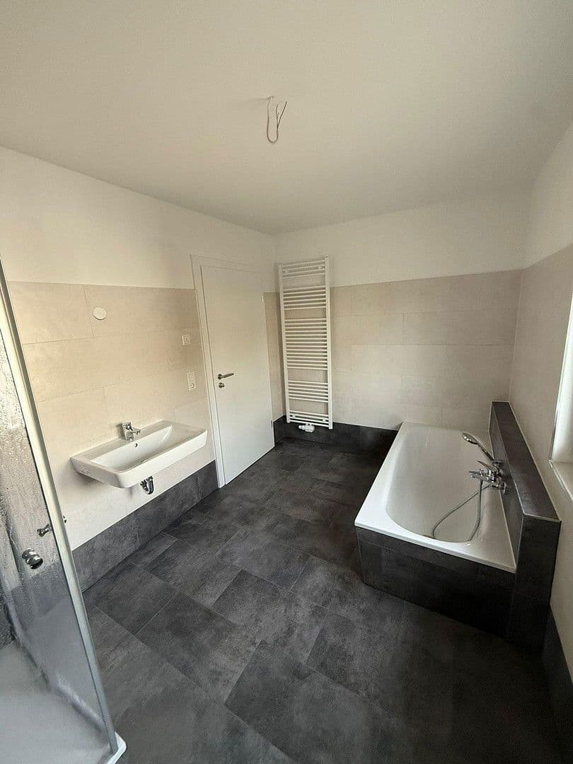 Prenájom domu 128 m², pozemek 275 m², Kattenturmer Heerstr. 138c, Bremen, Brémy Prenájom domu 128 m², pozemek 275 m², Kattenturmer Heerstr. 138c, Bremen, Brémy