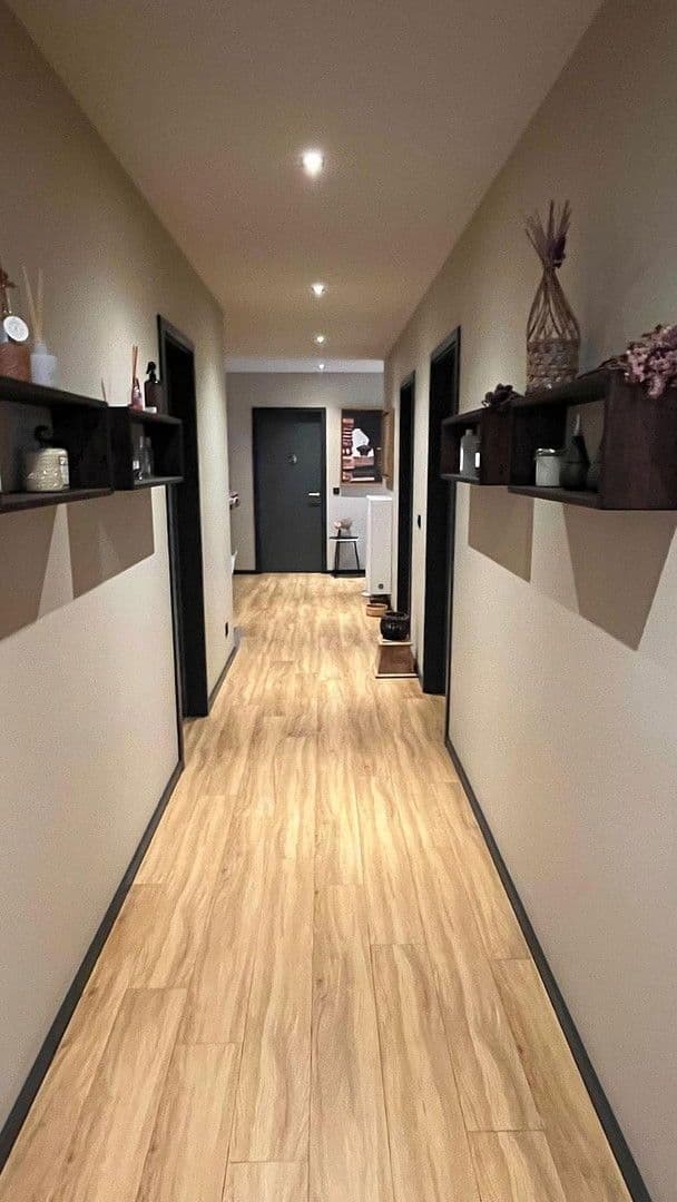 Prenájom bytu 5-izbový 155 m², Friedrich Ebert Strasse, Eisenberg, Durínsko Prenájom bytu 5-izbový 155 m², Friedrich Ebert Strasse, Eisenberg, Durínsko