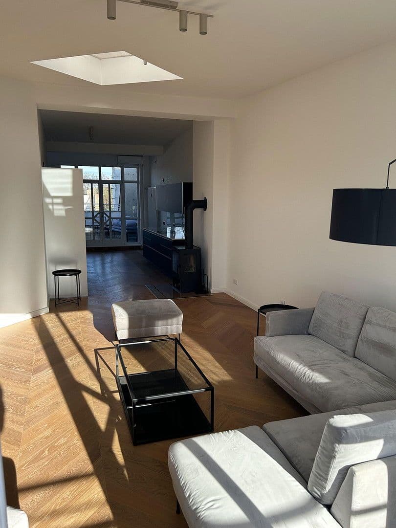 Prenájom bytu 3-izbový 108 m², Pestalozzistrasse 10, Berlin, Berlín Prenájom bytu 3-izbový 108 m², Pestalozzistrasse 10, Berlin, Berlín