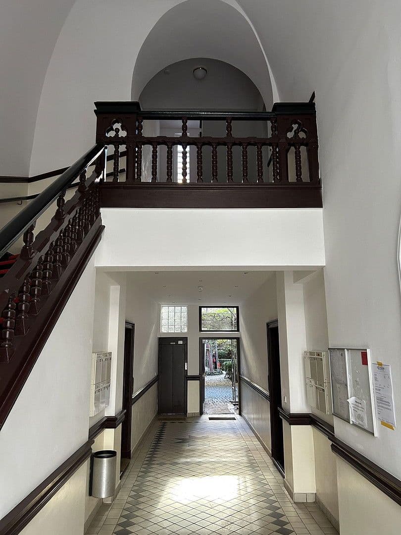 Prenájom bytu 3-izbový 108 m², Pestalozzistrasse 10, Berlin, Berlín Prenájom bytu 3-izbový 108 m², Pestalozzistrasse 10, Berlin, Berlín