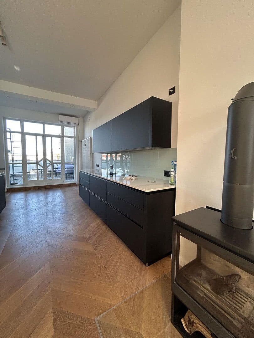 Prenájom bytu 3-izbový 108 m², Pestalozzistrasse 10, Berlin, Berlín Prenájom bytu 3-izbový 108 m², Pestalozzistrasse 10, Berlin, Berlín