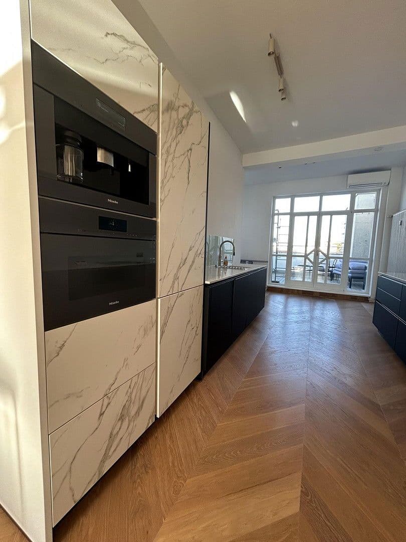 Prenájom bytu 3-izbový 108 m², Pestalozzistrasse 10, Berlin, Berlín Prenájom bytu 3-izbový 108 m², Pestalozzistrasse 10, Berlin, Berlín