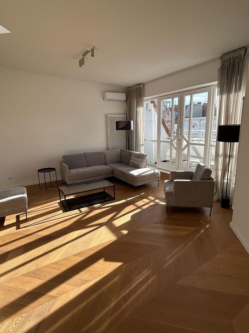 Prenájom bytu 3-izbový 108 m², Pestalozzistrasse 10, Berlin, Berlín Prenájom bytu 3-izbový 108 m², Pestalozzistrasse 10, Berlin, Berlín