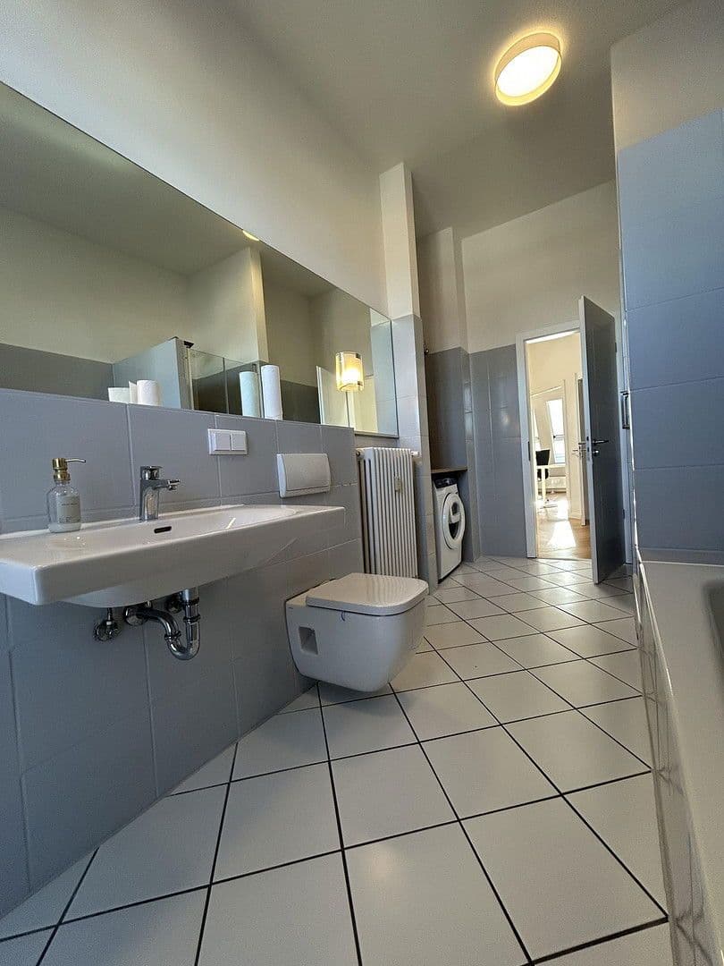 Prenájom bytu 3-izbový 108 m², Pestalozzistrasse 10, Berlin, Berlín Prenájom bytu 3-izbový 108 m², Pestalozzistrasse 10, Berlin, Berlín