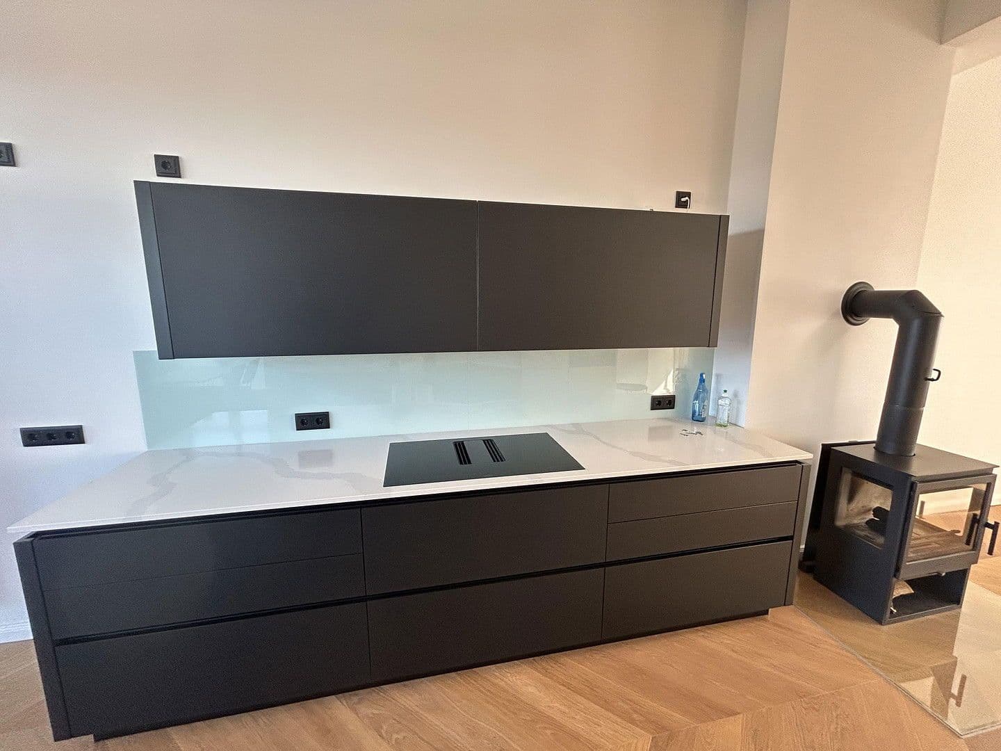 Prenájom bytu 3-izbový 108 m², Pestalozzistrasse 10, Berlin, Berlín Prenájom bytu 3-izbový 108 m², Pestalozzistrasse 10, Berlin, Berlín