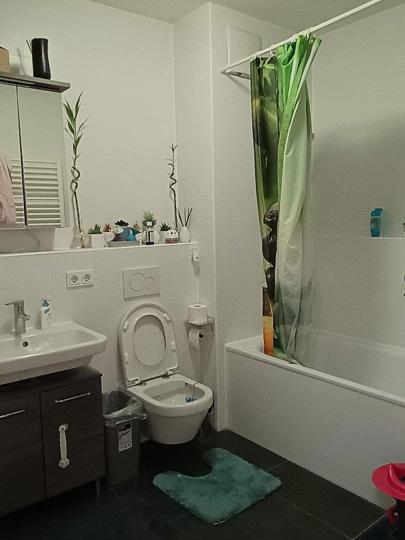 Prenájom bytu 3-izbový 83 m², München, Bavorsko Prenájom bytu 3-izbový 83 m², München, Bavorsko