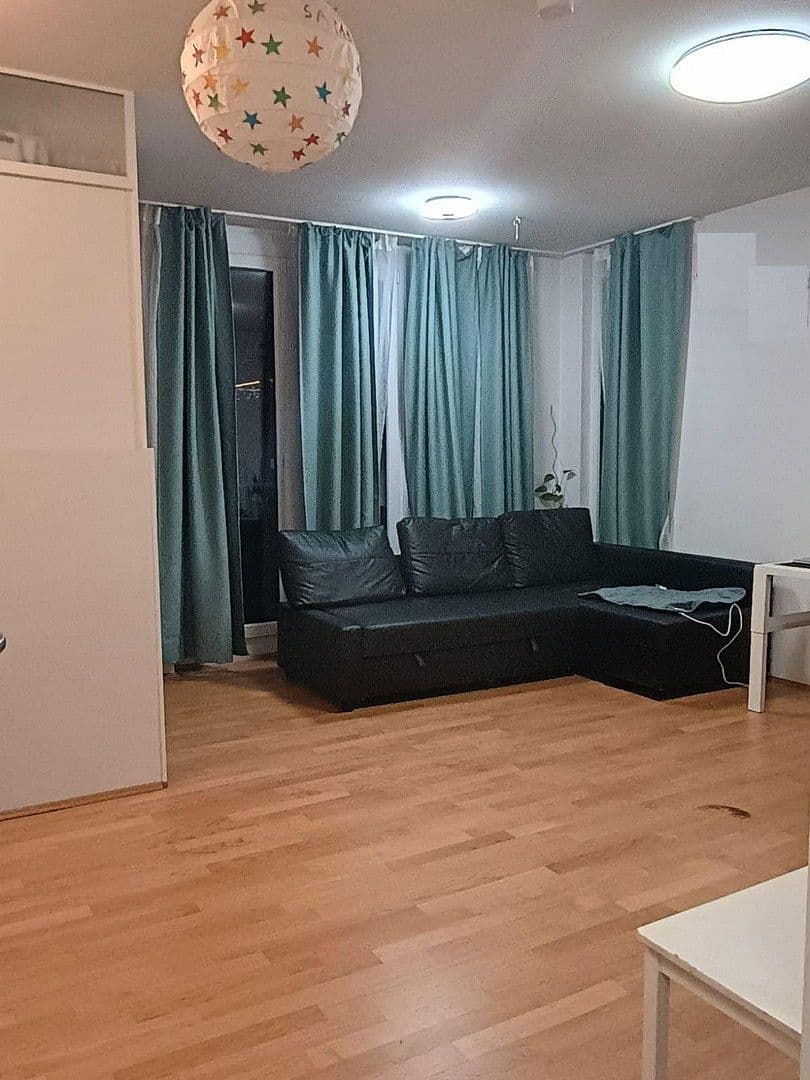 Prenájom bytu 3-izbový 83 m², München, Bavorsko Prenájom bytu 3-izbový 83 m², München, Bavorsko