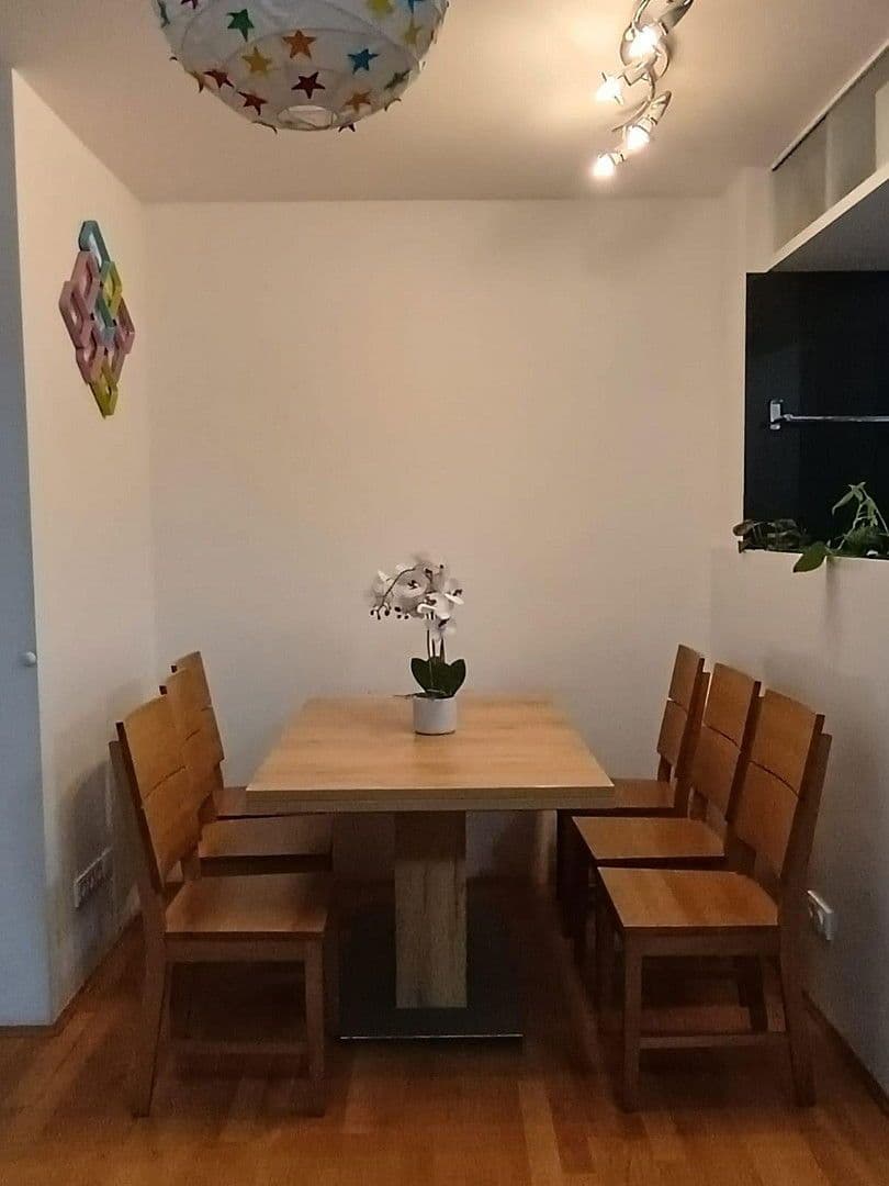 Prenájom bytu 3-izbový 83 m², München, Bavorsko Prenájom bytu 3-izbový 83 m², München, Bavorsko