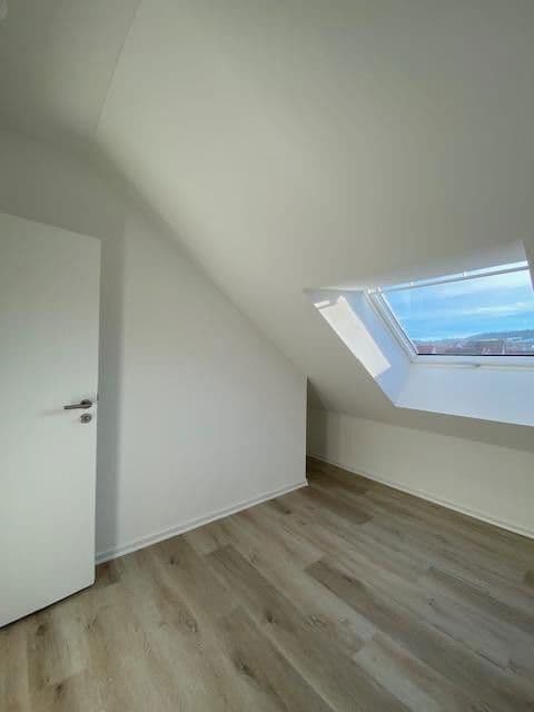 Prenájom bytu 3-izbový 85 m², Schmalestr.1, Wiernsheim, Bádensko-Wurttembersko Prenájom bytu 3-izbový 85 m², Schmalestr.1, Wiernsheim, Bádensko-Wurttembersko