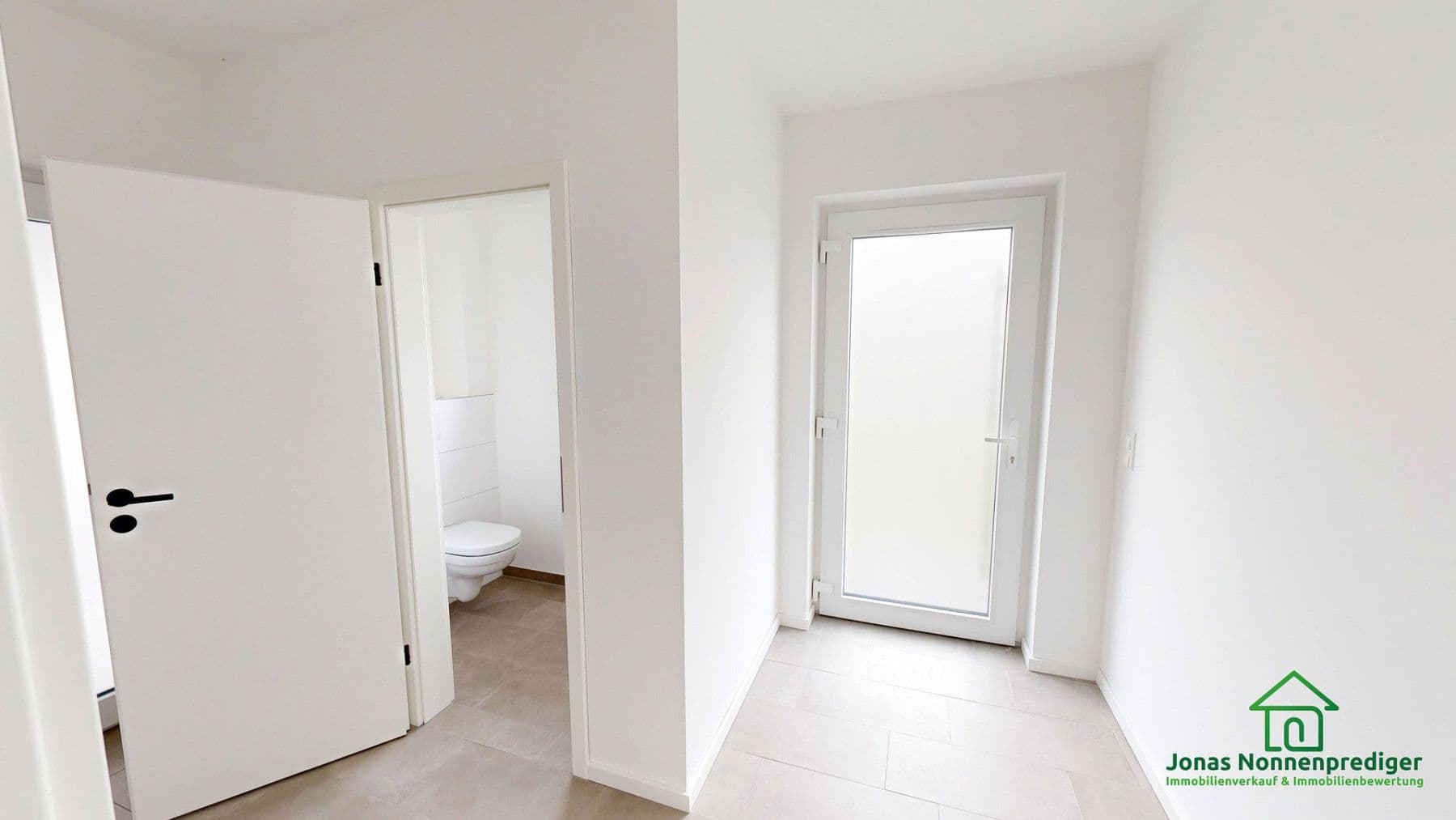 Predaj domu 144 m², pozemek 254 m², Kühls Acker 8, Schwerin, Meklenbursko-Predpomoransko Predaj domu 144 m², pozemek 254 m², Kühls Acker 8, Schwerin, Meklenbursko-Predpomoransko