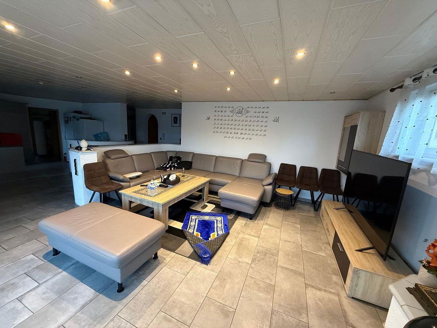 Prenájom bytu 3-izbový 135 m², Lärchenstr.3, Kirchardt, Bádensko-Wurttembersko Prenájom bytu 3-izbový 135 m², Lärchenstr.3, Kirchardt, Bádensko-Wurttembersko