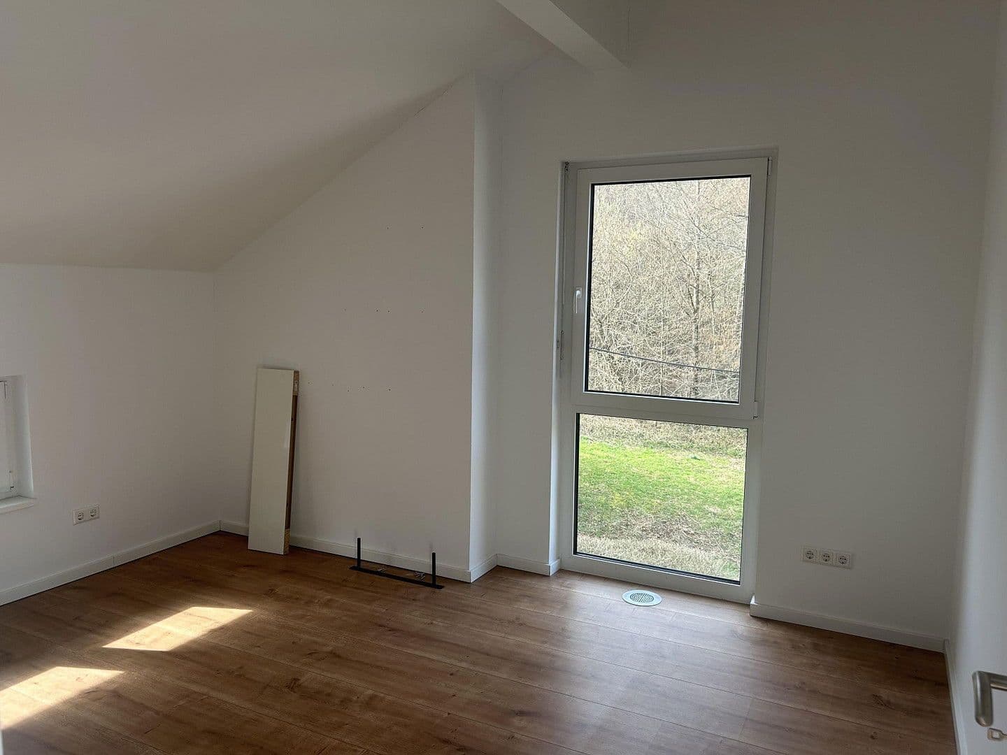 Predaj domu 225 m², pozemek 1.012 m², Dattenberg, Porýnie-Falcko Predaj domu 225 m², pozemek 1.012 m², Dattenberg, Porýnie-Falcko