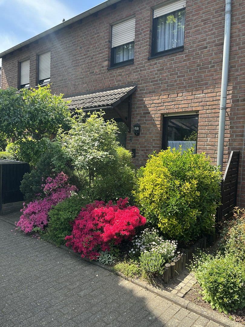 Predaj domu 112 m², pozemek 192 m², Maria-Montessori-Straße 8, Monheim am Rhein, Severné Porýnie - Westfálsko Predaj domu 112 m², pozemek 192 m², Maria-Montessori-Straße 8, Monheim am Rhein, Severné Porýnie - Westfálsko