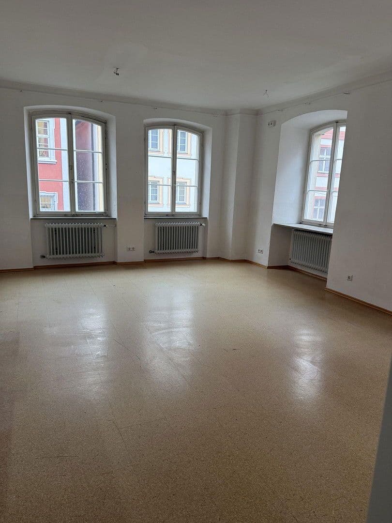 Prenájom bytu 6-izbový 136 m², Spitalstrasse 17, Ellwangen (Jagst), Bádensko-Wurttembersko Prenájom bytu 6-izbový 136 m², Spitalstrasse 17, Ellwangen (Jagst), Bádensko-Wurttembersko
