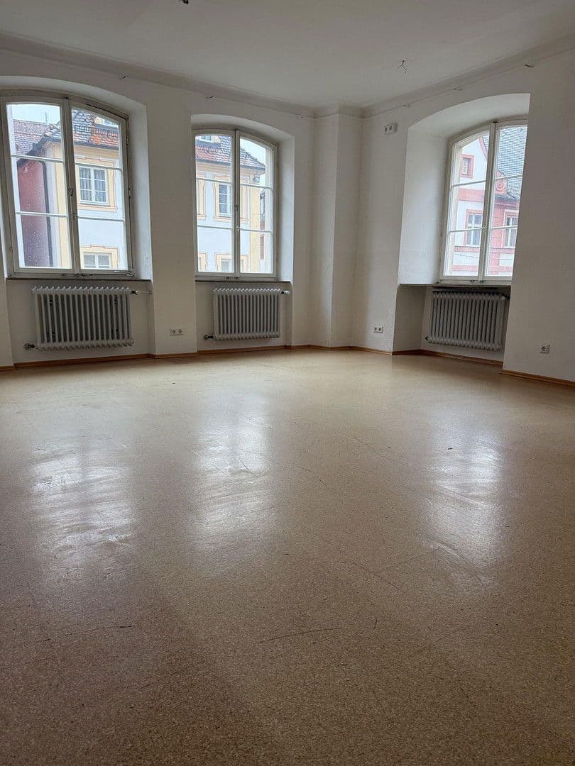 Prenájom bytu 6-izbový 136 m², Spitalstrasse 17, Ellwangen (Jagst), Bádensko-Wurttembersko Prenájom bytu 6-izbový 136 m², Spitalstrasse 17, Ellwangen (Jagst), Bádensko-Wurttembersko