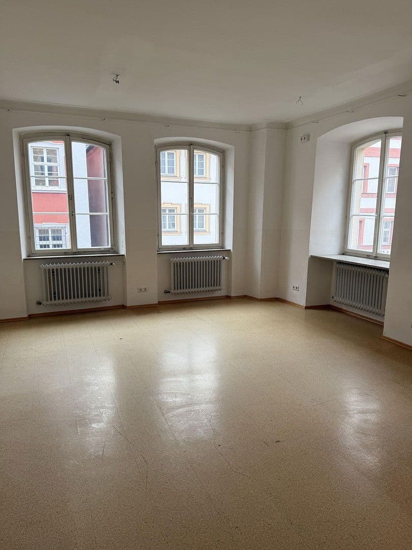 Prenájom bytu 6-izbový 136 m², Spitalstrasse 17, Ellwangen (Jagst), Bádensko-Wurttembersko Prenájom bytu 6-izbový 136 m², Spitalstrasse 17, Ellwangen (Jagst), Bádensko-Wurttembersko