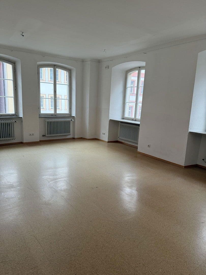 Prenájom bytu 6-izbový 136 m², Spitalstrasse 17, Ellwangen (Jagst), Bádensko-Wurttembersko Prenájom bytu 6-izbový 136 m², Spitalstrasse 17, Ellwangen (Jagst), Bádensko-Wurttembersko