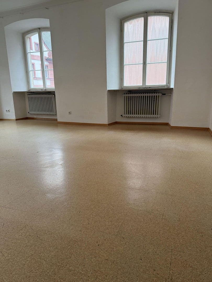 Prenájom bytu 6-izbový 136 m², Spitalstrasse 17, Ellwangen (Jagst), Bádensko-Wurttembersko Prenájom bytu 6-izbový 136 m², Spitalstrasse 17, Ellwangen (Jagst), Bádensko-Wurttembersko