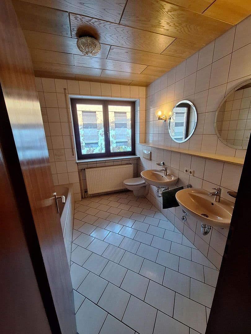 Prenájom bytu 3-izbový 105 m², Tuttlingen, Bádensko-Wurttembersko Prenájom bytu 3-izbový 105 m², Tuttlingen, Bádensko-Wurttembersko