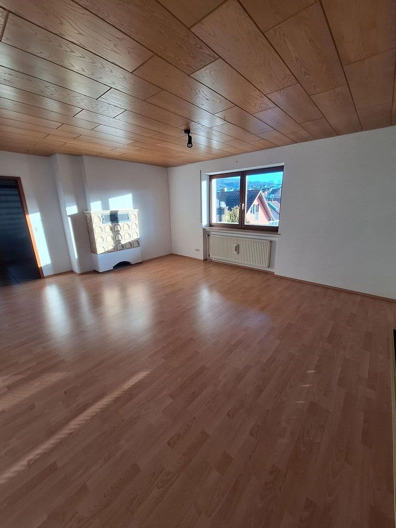 Prenájom bytu 3-izbový 105 m², Tuttlingen, Bádensko-Wurttembersko Prenájom bytu 3-izbový 105 m², Tuttlingen, Bádensko-Wurttembersko