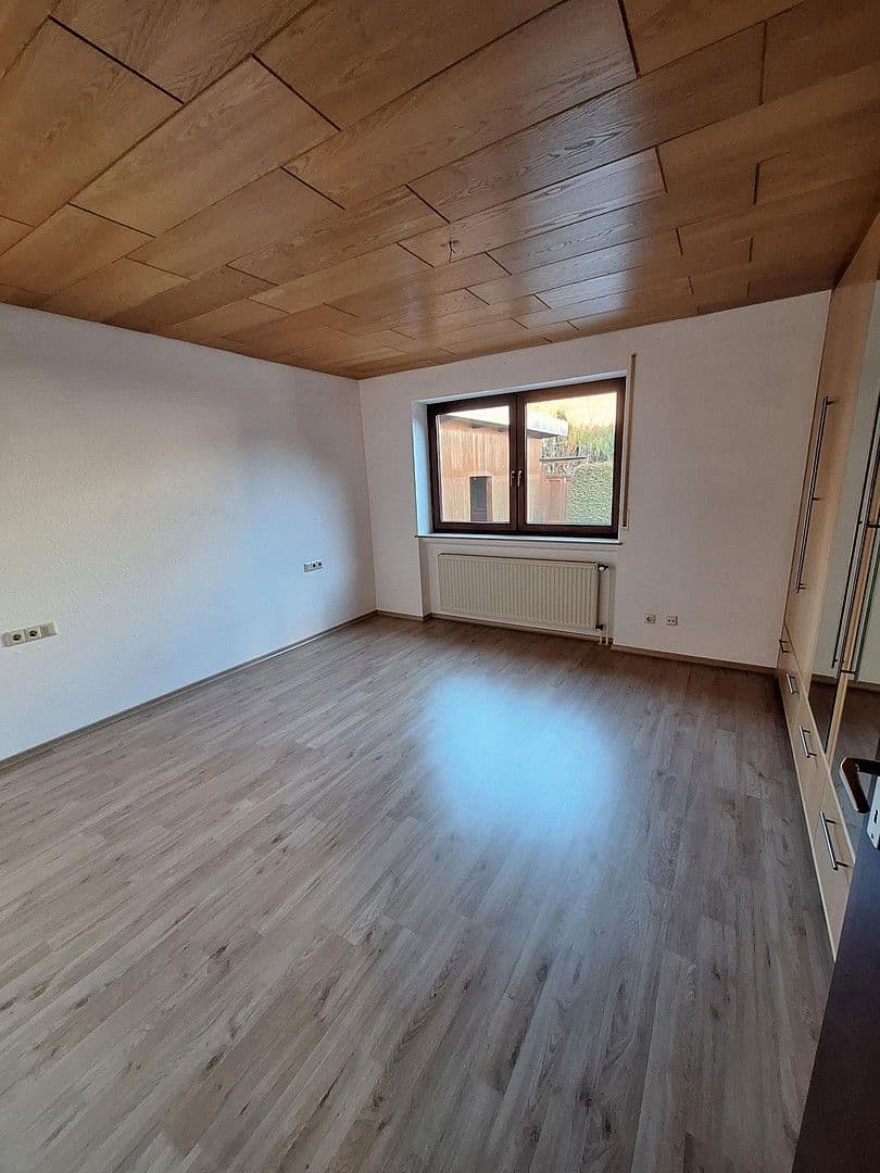 Prenájom bytu 3-izbový 105 m², Tuttlingen, Bádensko-Wurttembersko Prenájom bytu 3-izbový 105 m², Tuttlingen, Bádensko-Wurttembersko