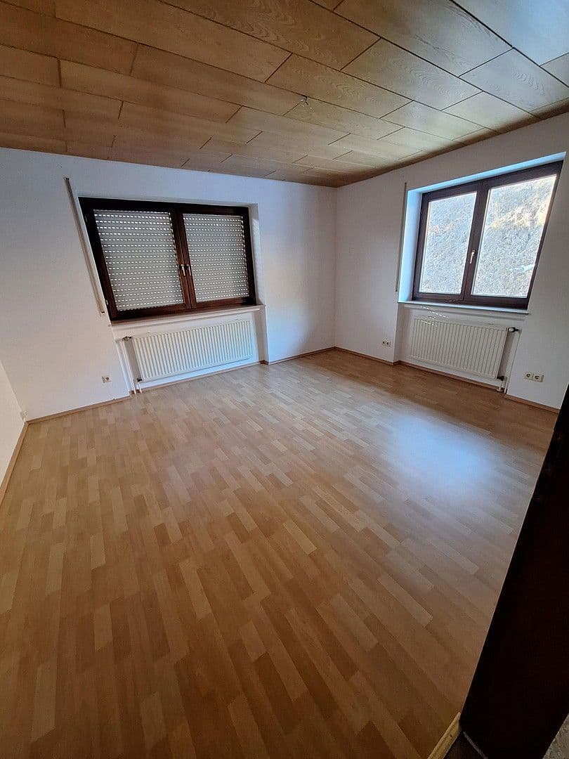 Prenájom bytu 3-izbový 105 m², Tuttlingen, Bádensko-Wurttembersko Prenájom bytu 3-izbový 105 m², Tuttlingen, Bádensko-Wurttembersko