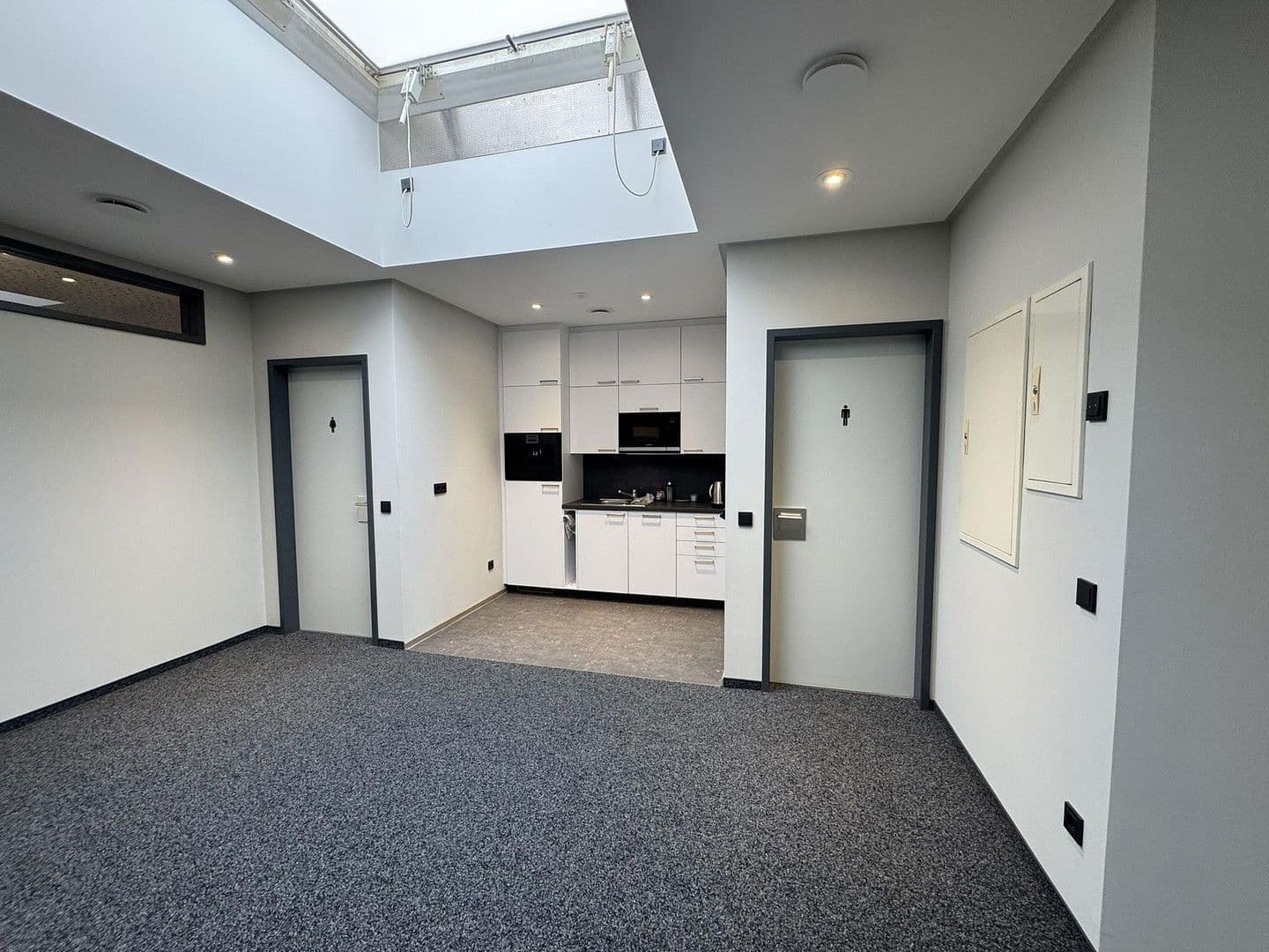 Prenájom nebytového priestoru 4.080 m², Dresden, Sasko Prenájom nebytového priestoru 4.080 m², Dresden, Sasko